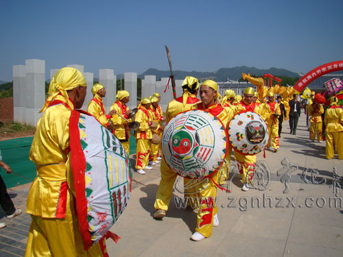 “團牌舞”博得海內外客屬鄉親競相喝彩