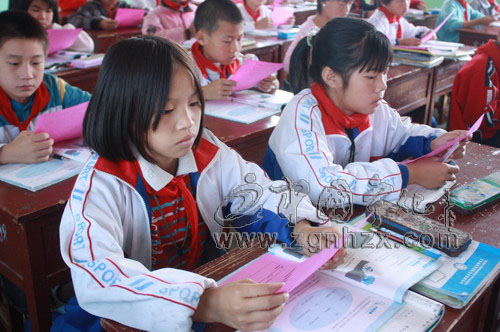 石壁鎮學生與父母“分享”計生政策