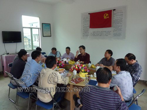 省派市駐村干部領(lǐng)隊(duì)王志雄到河龍鄉(xiāng)調(diào)研