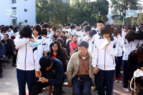 寧化：感恩教育感動千名師生、家長