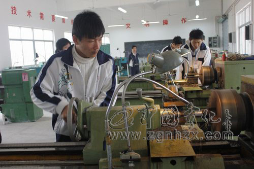 三明工貿(mào)學(xué)校千名學(xué)生現(xiàn)場"秀"技藝