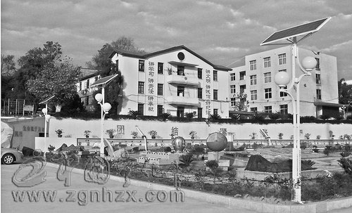 寧化二中:環保路燈正式“上崗”