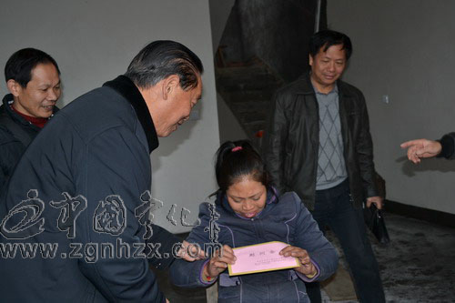 省福利基金會來寧慰問“安居工程”貧困殘疾人