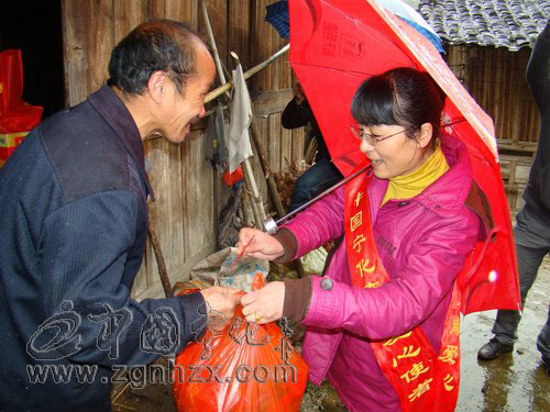 寧化在線愛心網友情暖特困農戶