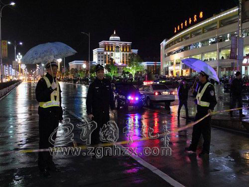 縣公安局完成元宵城區(qū)群眾性活動安保任務(wù)