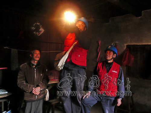 寧化“電網(wǎng)志工”情暖孤寡老人