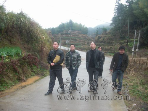 水茜鄉(xiāng)“兵分三路”開(kāi)展地質(zhì)災(zāi)害點(diǎn)隱患排查