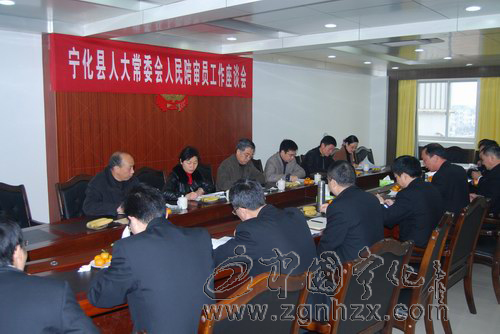 縣人大常委會(huì)到法院調(diào)研人民陪審員工作