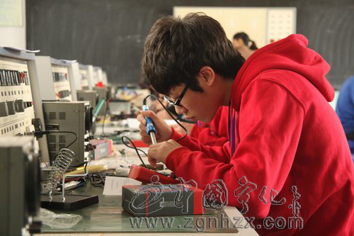 全市中職學校電工電子技能大賽在寧舉行