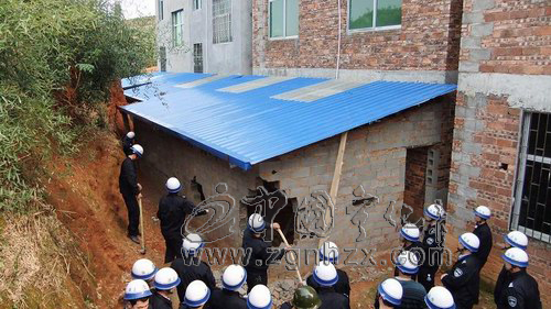 高塹村2處違法建筑被強(qiáng)制拆除