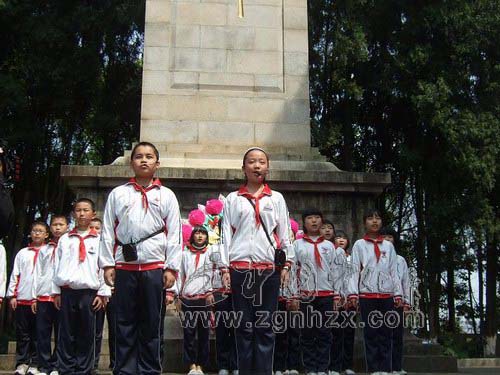 寧化多所學校開展清明祭掃烈士墓活動