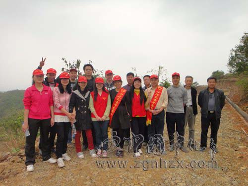淮土鄉(xiāng)團員青年共筑水保綠色長廊