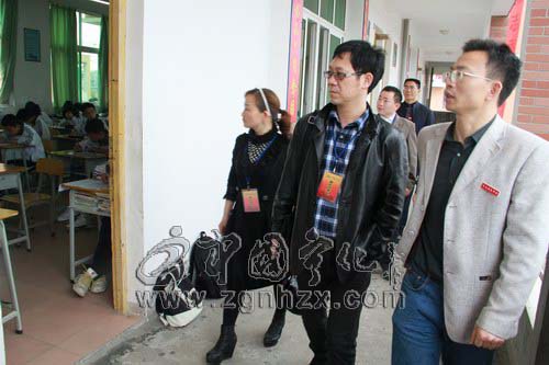 城東中學(xué)：考場里來了“家長巡考員”