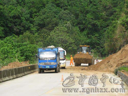 寧化養(yǎng)路工雙休日搶險保暢通