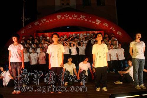 寧化城東中學舉行“學習雷鋒”歌詠賽