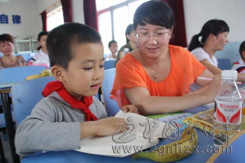 寧化29名留守兒童牽手“愛心媽媽爸爸”