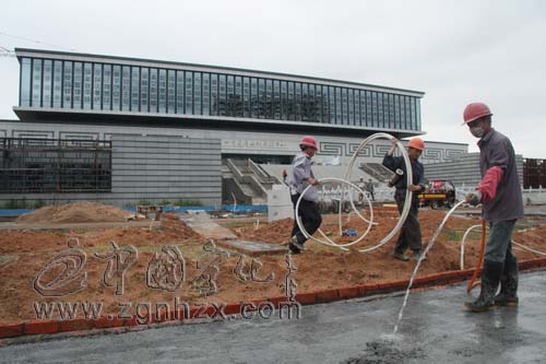 世界客屬文化交流中心抓緊掃尾施工