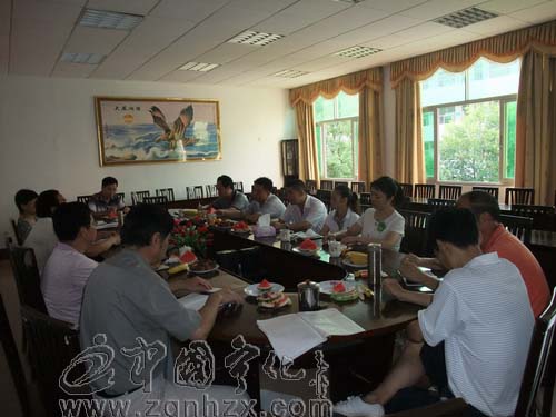 寧化六中召開行風(fēng)監(jiān)督員會議