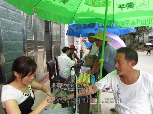 淮土鄉圩場送政策 關愛群眾健康