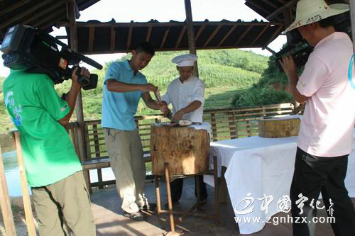 央視《客家足跡行》來寧拍攝  客家小吃亮相