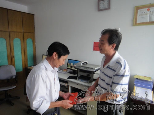 退休職工遇窘境  閩通公司伸援手