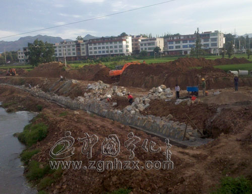 石壁鎮加快防洪堤工程建設