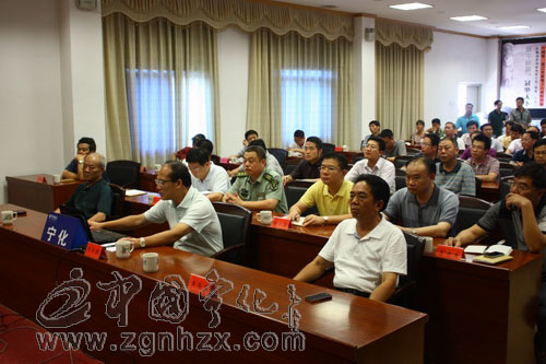 肖長根在分會場匯報重點跟蹤項目工作進展