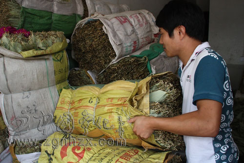 安遠鄉(xiāng)：小粽葉做成大市場