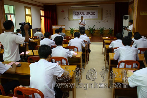 工貿學校 地稅局 教育局“道德講壇”開講