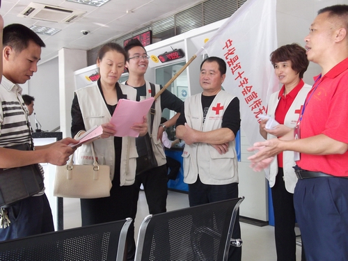 寧化：25名志愿者上街宣傳無償獻血