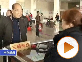 縣領導慰問節日堅守工作崗位的一線干部職工