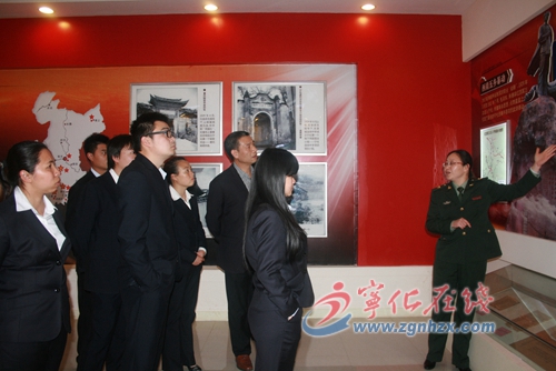 清明前夕 縣機(jī)關(guān)干部、中小學(xué)生緬懷先烈