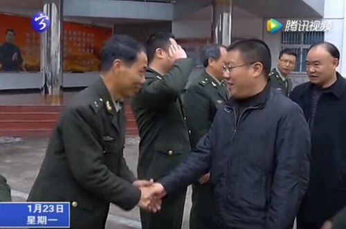 縣領(lǐng)導(dǎo)走訪慰問城區(qū)駐寧部隊和困難群眾