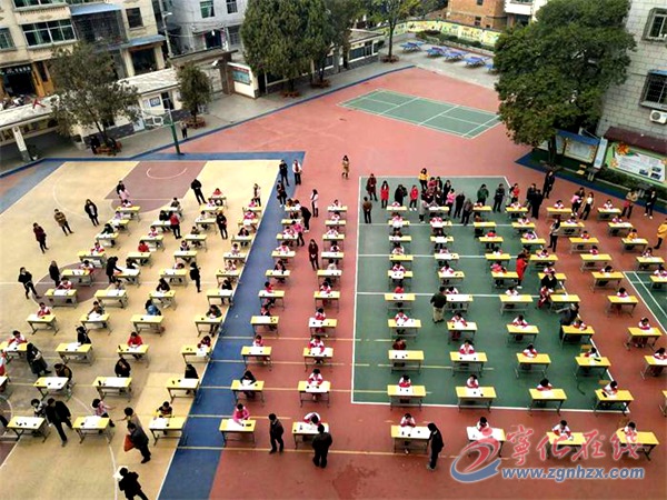 東風(fēng)小學(xué)舉行“學(xué)習(xí)貫徹十九大”書(shū)法賽