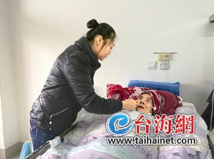 女子照顧高位截癱父親30年 不敢遠嫁工作只選環(huán)衛(wèi)工