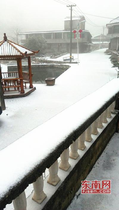 冬日添美景 三明多地降雪現霧凇冰掛 