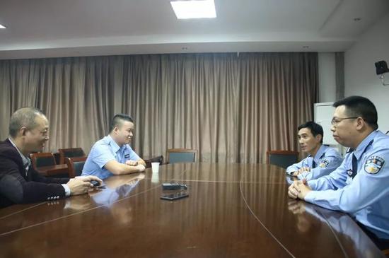 △民警約談了陳毅群及其所在公司的負(fù)責(zé)人