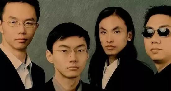 左至右：江南、今何在、潘海天、水泡。