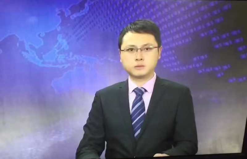 德昌電視臺主播在錄新聞聯播時遇到地震，從容應對。受訪者供圖