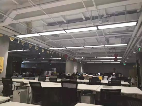 11月5日上午十點，小黃車位于中關(guān)村互聯(lián)網(wǎng)金融中心5層的辦公室