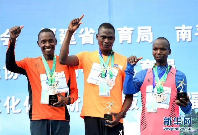 2018武夷山國際馬拉松賽鳴槍開跑