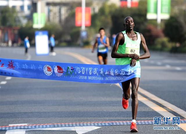 2018武夷山國際馬拉松賽鳴槍開跑