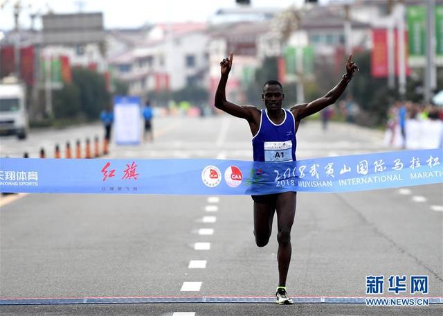 2018武夷山國際馬拉松賽鳴槍開跑