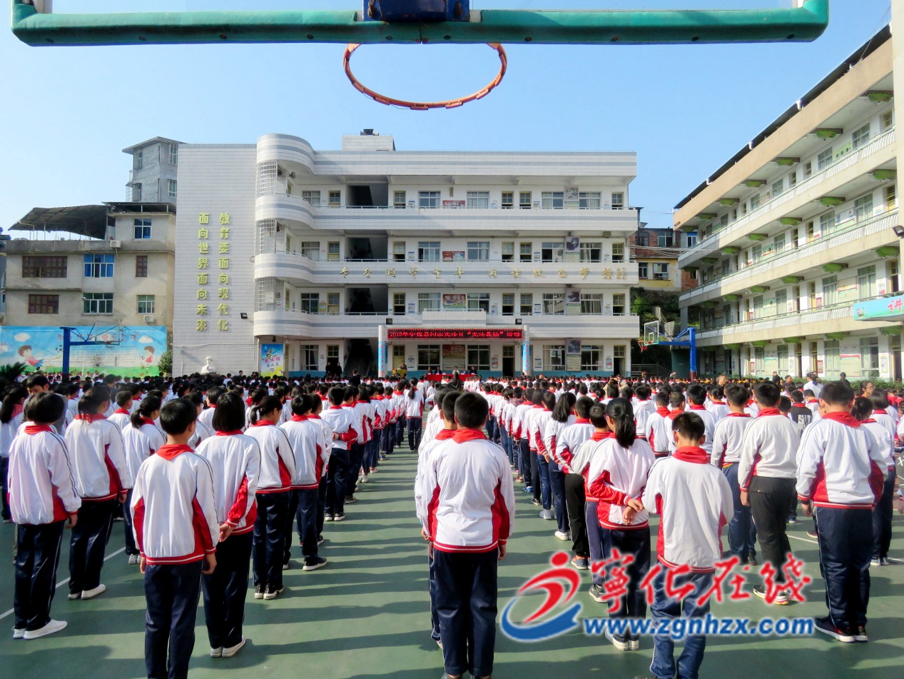 寧化2000余名師生晨讀憲法