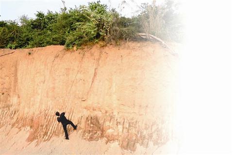 賭場“老板”很拼警察比他們更拼