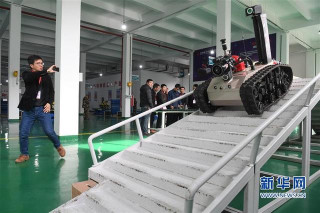 （科技）（2）福建最大批次消防機器人列裝交付