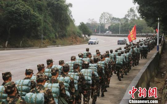 武警福建省總隊開展新兵野營大拉練