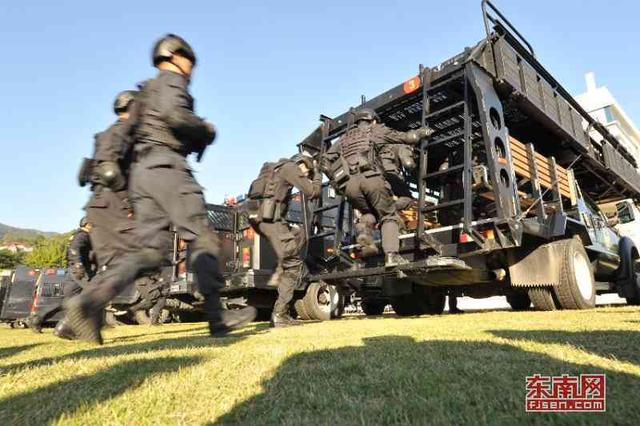堪比反恐大片 福州特警舉行史上最大規?？鐓^域演練