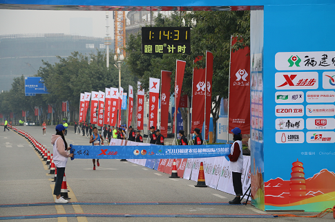 2018福州國際馬拉松今早鳴槍 4萬跑者同場比拼