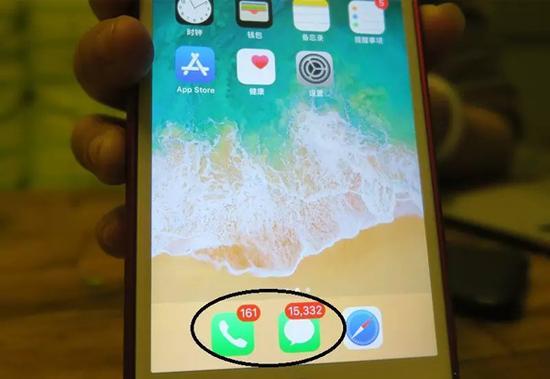 至今何興麗的手機(jī)里仍有15000多條短信提醒。